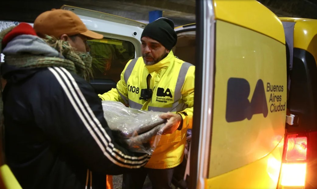 Fuerte operativo de la Ciudad por las bajas temperaturas | Actualidad