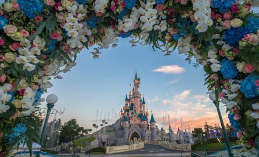 Francia imputa a un británico por fingir boda con menor en Disney | Internacionales