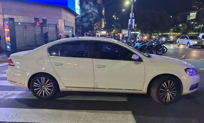 Atropelló y arrastró a una agente de tránsito para evitar una multa a metros del Obelisco | Actualidad