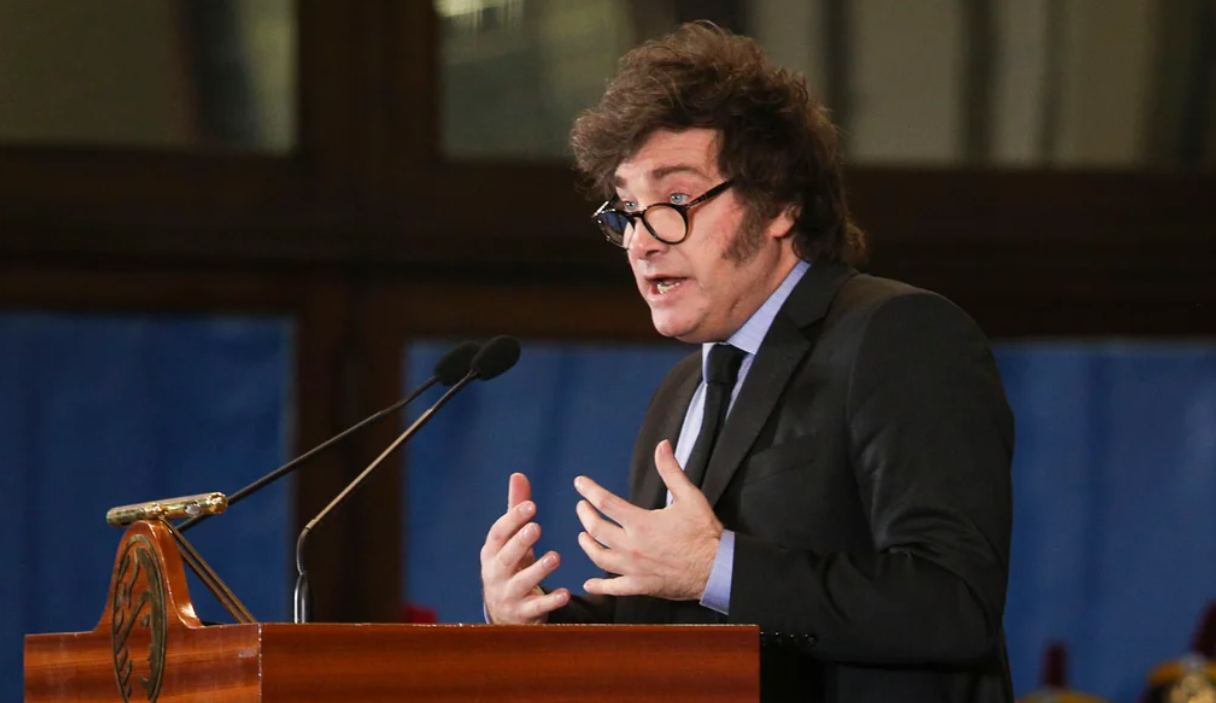 Tras el fallo por YPF,  Milei culpó a Kicillof y lo llamó "inútil soviético" | Política