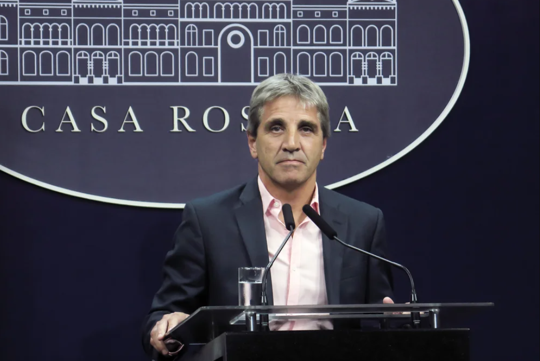 Advertencia de Caputo a los bancos: “Si insisten con no acatar las normas, habrá que tomar medidas” | Economía