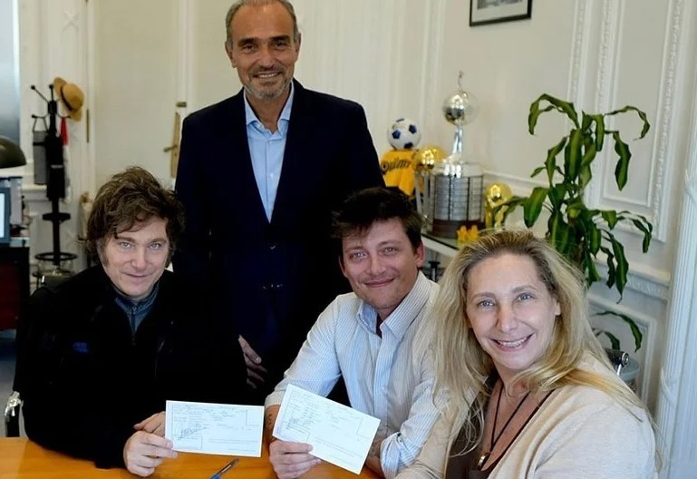 Karina Milei convocó a la primera reunión de la mesa de campaña con la asistencia de Santiago Caputo | Política