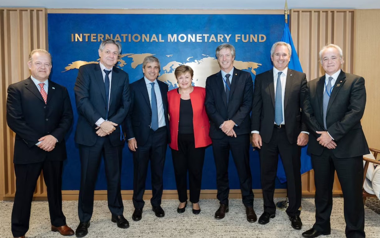 El FMI aprobó la primera revisión del acuerdo con la Argentina y enviará US$2.000 millones | Economía