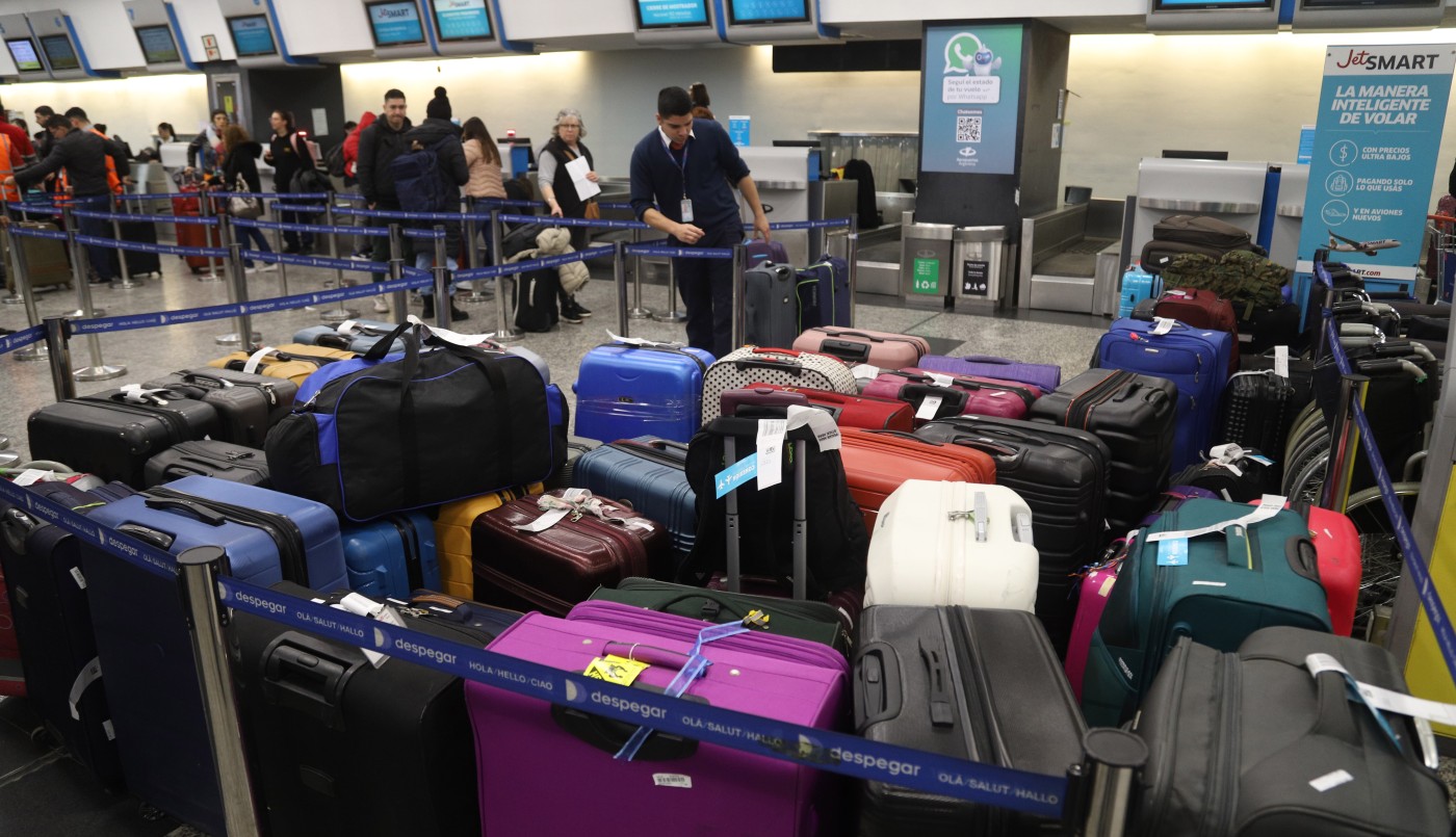 Alerta amarilla en el AMBA: hay más de 50 vuelos demorados en Aeroparque por la tormenta | Actualidad