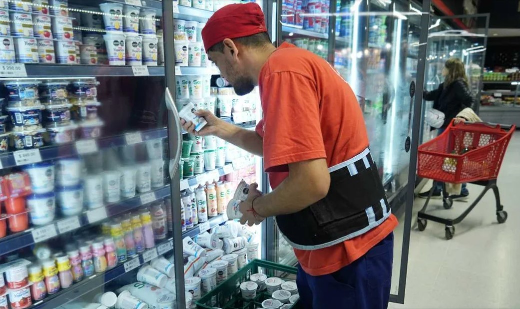 Por la suba del dólar, empresas remarcan precios con subas de entre 3% y 9% | Economía