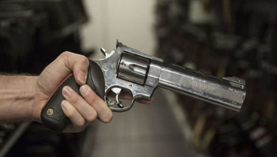 Un joven con un frondoso prontuario se habría disparado jugando a la "ruleta rusa" | Actualidad