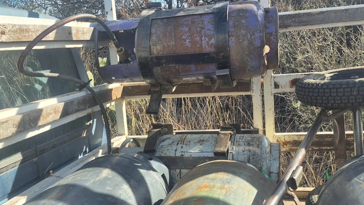 Lo detuvieron por usar garrafas como combustible para su camioneta | Actualidad