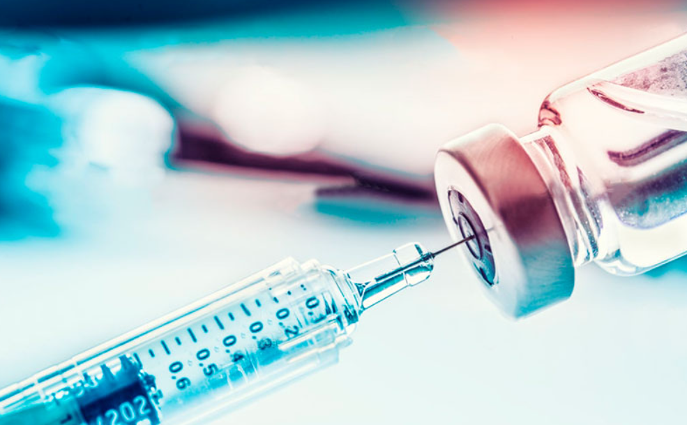 Estados Unidos cancela contratos de vacunas de ARN mensajero y cuestiona su seguridad | Internacionales