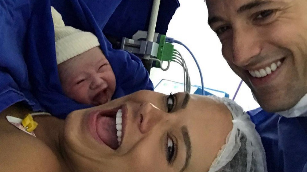 La sonrisa de una bebé recién nacida cautiva a las redes sociales | Curiosidades