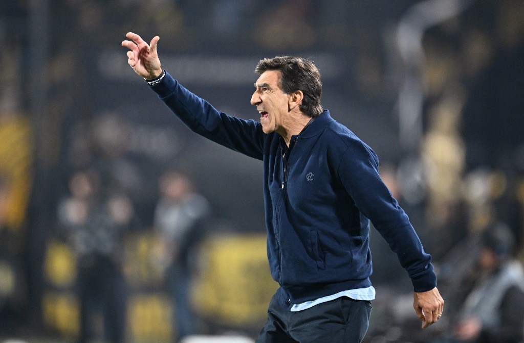 Gustavo Costas, tras la derrota de Racing frente a Peñarol: “Hay que modificar la cancha” | Deportes