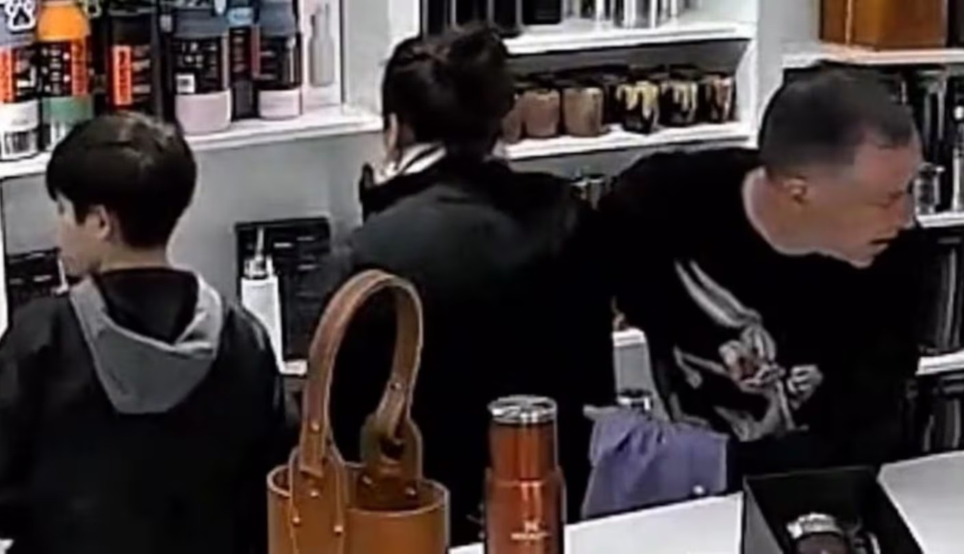 Video: utilizaron a un menor como pantalla para robar cuatro termos | Actualidad