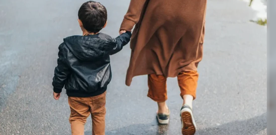 Autorizan a una extranjera a regresar a su país con su hijo pese a la negativa del padre | Actualidad