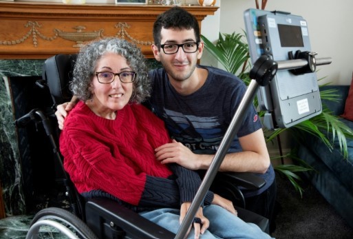 Una británica con una enfermedad neurodegenerativa recupera su voz con la inteligencia artificial | Internacionales