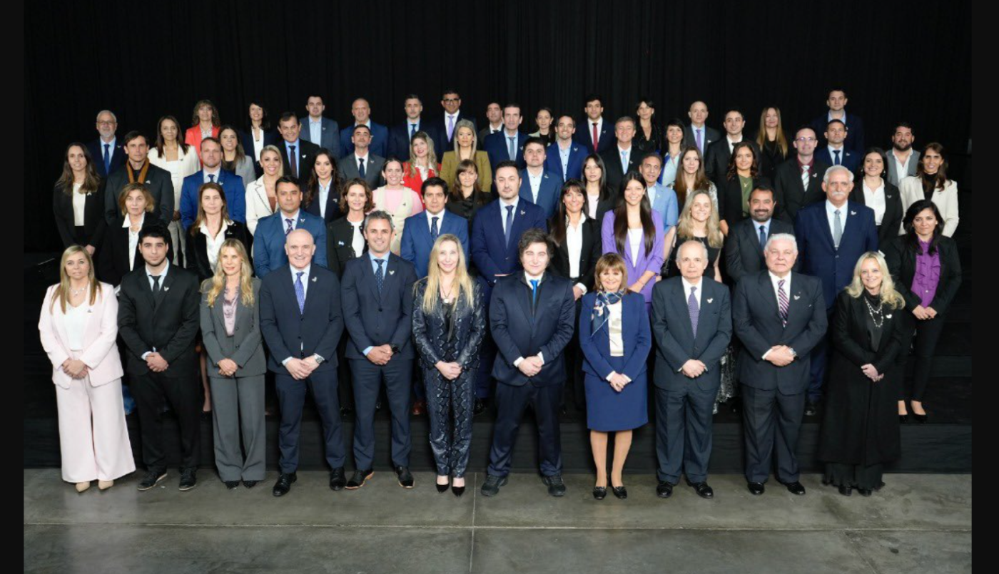 Javier Milei se retrató junto a sus candidatos nacionales: "Para el cambio definitivo" | Política