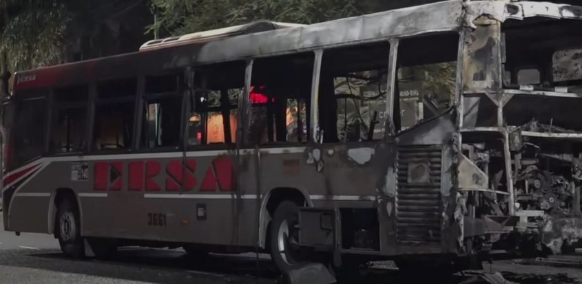 Un colectivo de la línea 140 se incendió en Villa Ortúzar | Actualidad