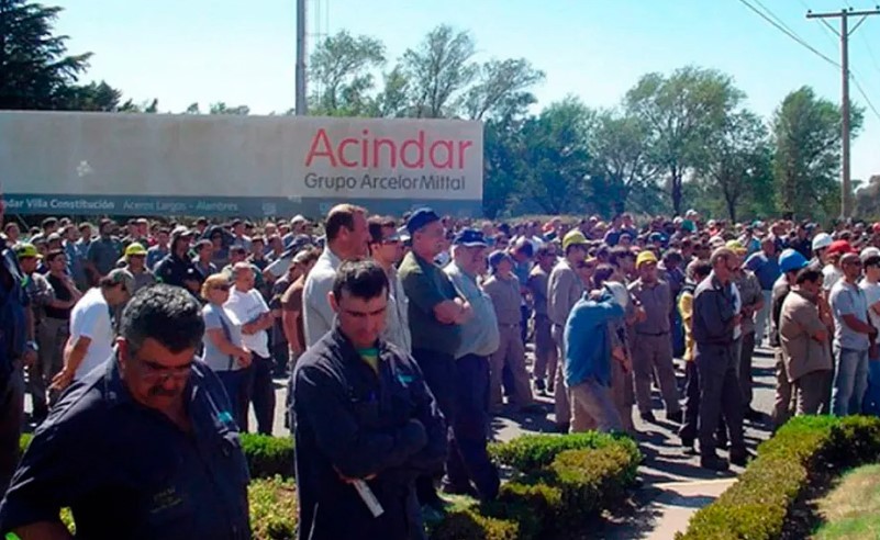 Arden San Nicolás y Villa Constitución: acerías paradas, sueldos impagos, suspensiones y vaciamiento | Economía