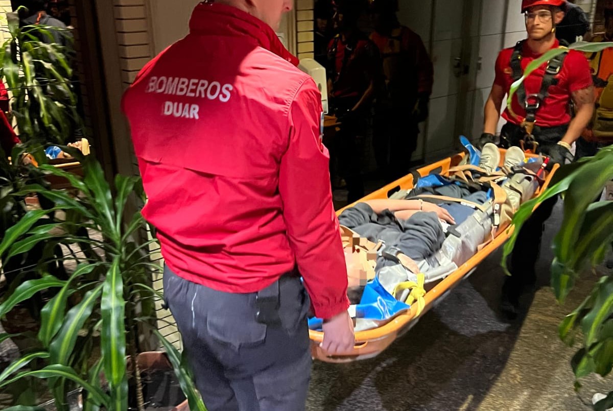 Una mujer cayó desde un tercer piso al intentar rescatar a su gato | Actualidad