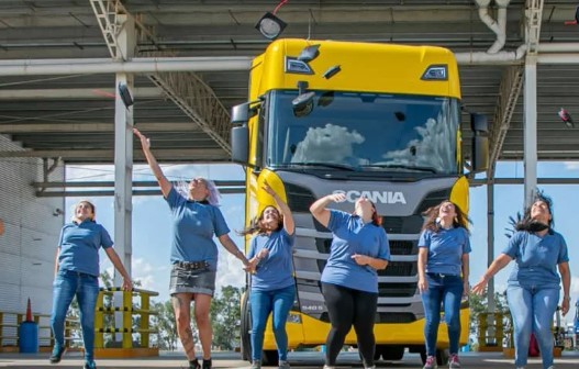 Más de 9.000 mujeres esperan turno para tratar de convertirse en conductoras de camiones | Actualidad