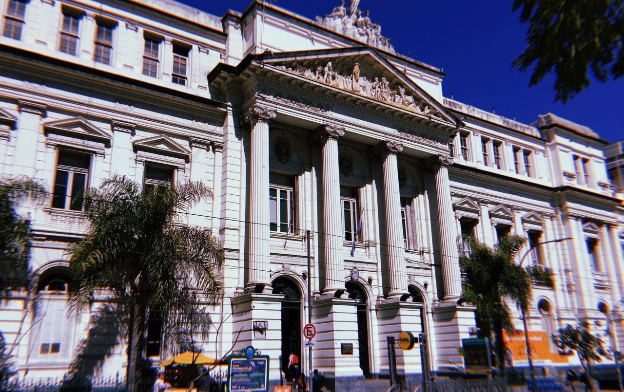 La Facultad de Ciencias Económicas de la UBA ya aplica en 20 cátedras un proyecto innovador utilizando Inteligencia Artificial | Economía