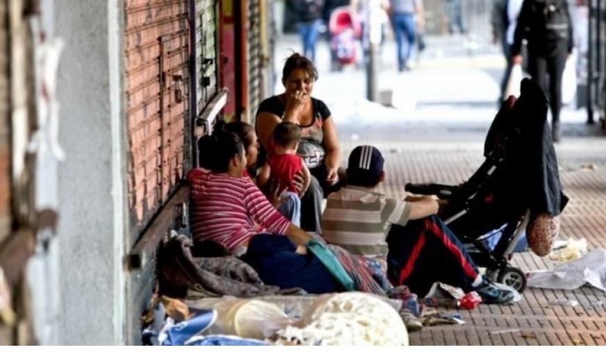 Aseguran que una familia tipo necesita casi cuatro salarios mínimos para no caer bajo la línea de pobreza | Economía