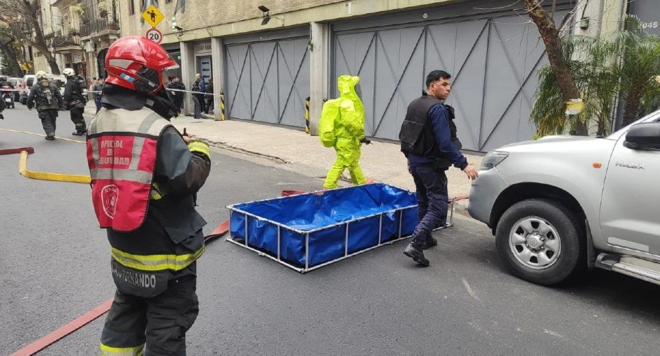 Balvanera: evacuaron a 500 personas por el derrame de cianuro de hidrógeno en un laboratorio | Actualidad