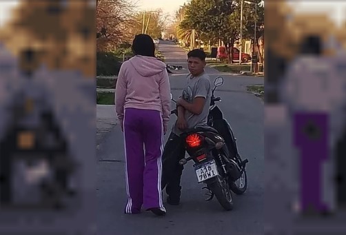Los Hornos: dos nenas heridas tras ser atropelladas por un adolescente que hacía “Willy” en moto | Actualidad
