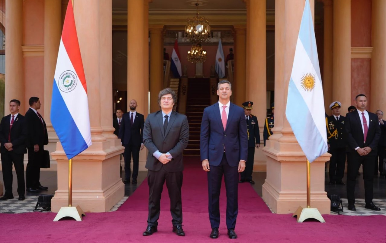 Javier Milei mantuvo un encuentro bilateral con Santiago Peña en Paraguay | Política