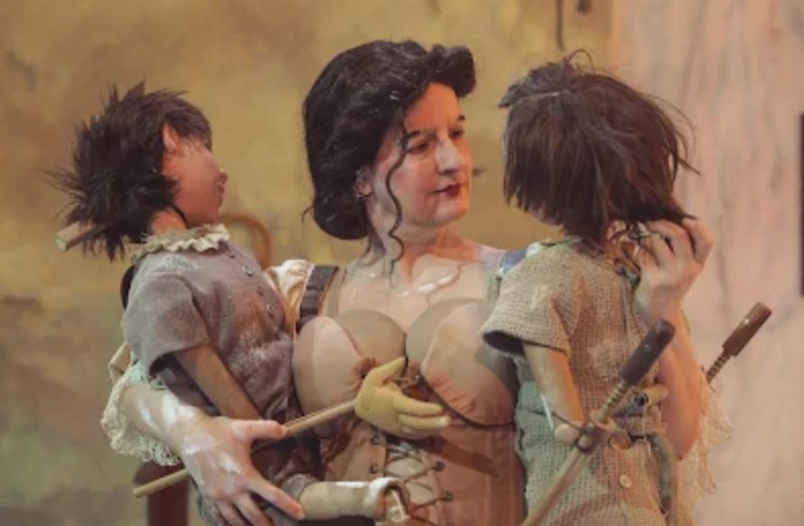 "Luciérnagas (Sueño bastardo)": los títeres muestran algo de la hipocresía fundante de la Argentina | Espectáculos