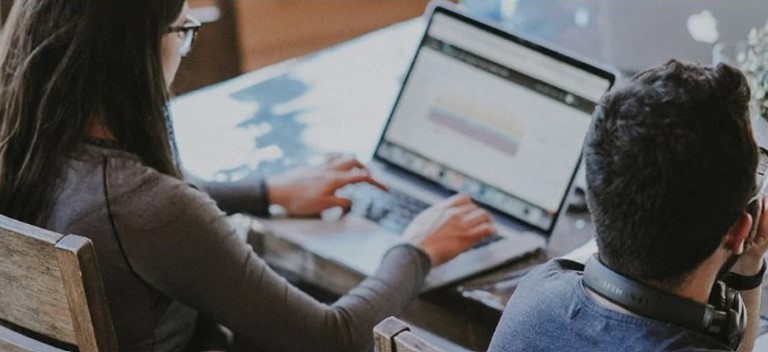 El Gobierno liberó restricciones para ingresar dólares de servicios profesionales para el exterior | Economía