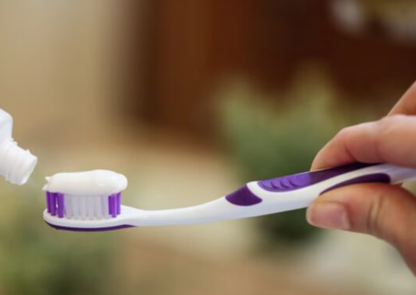 Crecen casos de efectos adversos por uso de una crema dental: la ANMAT recordó que está prohibida | Actualidad