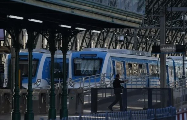 Trenes: Trabajo dictó la conciliación obligatoria e intimó a La Fraternidad a levantar la protesta | Actualidad