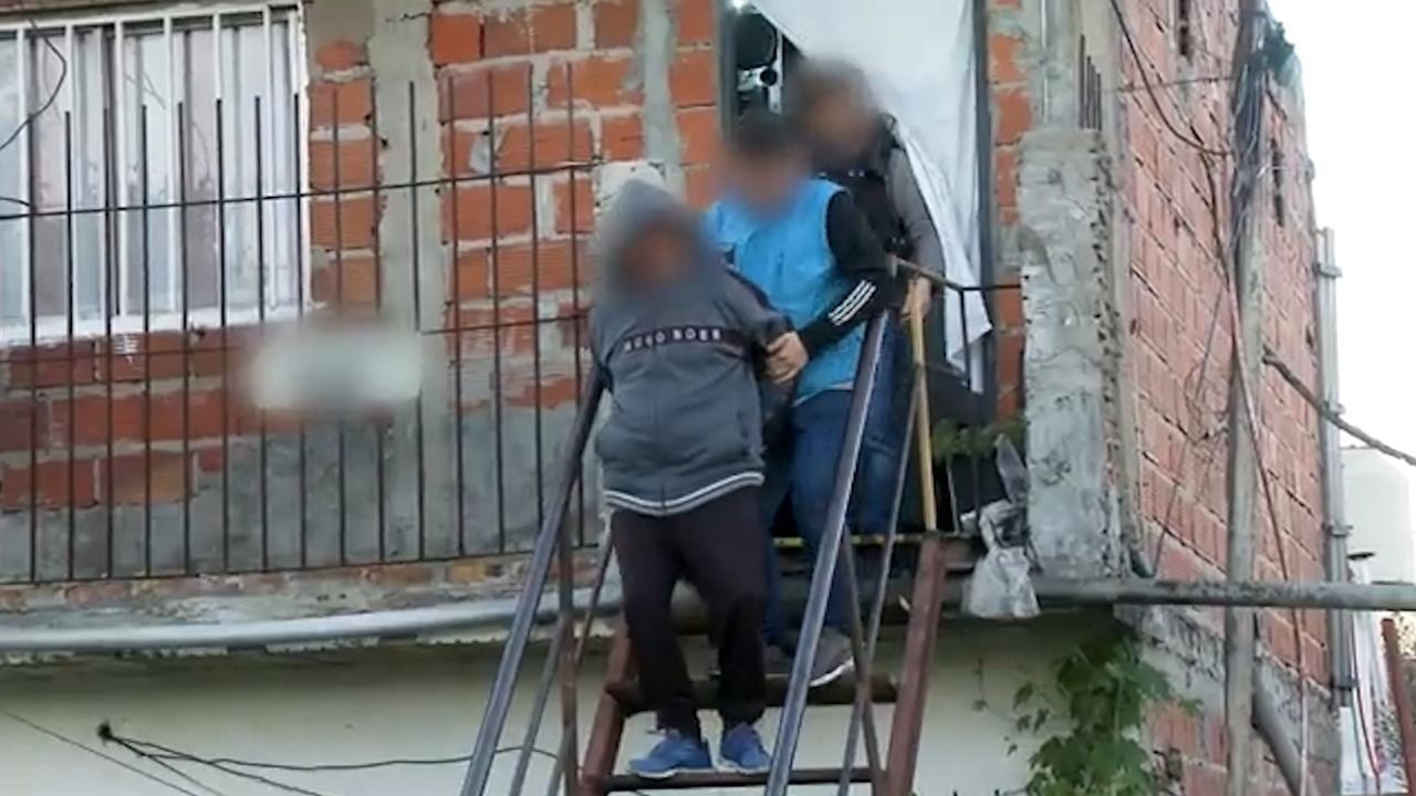 La Policía de la Ciudad detuvo a un cartero y a un encargado por una estafa millonaria | Actualidad