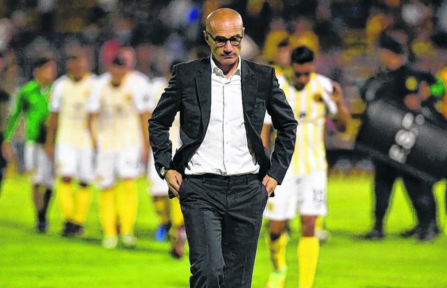 Paolo Montero admitió que le "Da vergüenza mirar la tabla de posiciones" | Deportes