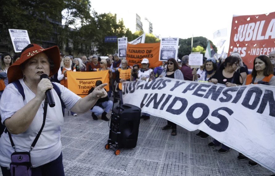 Incidentes en el Congreso y una persona demorada durante una nueva marcha de jubilados | Actualidad