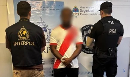 Detuvieron en el aeropuerto de Ezeiza a un ciudadano nigeriano con pedido de captura por estafas y asociación ilícita | Actualidad