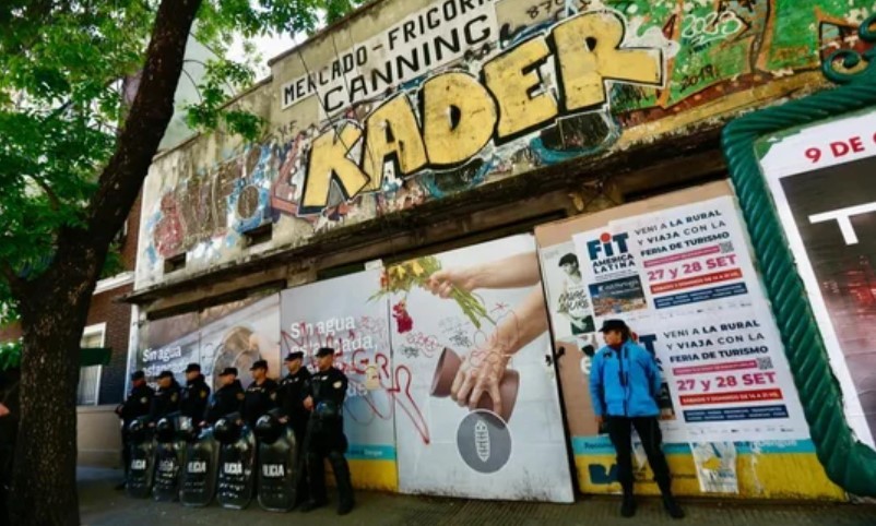 El Gobierno de la Ciudad desalojó un antiguo mercado usurpado hace 14 años | Actualidad