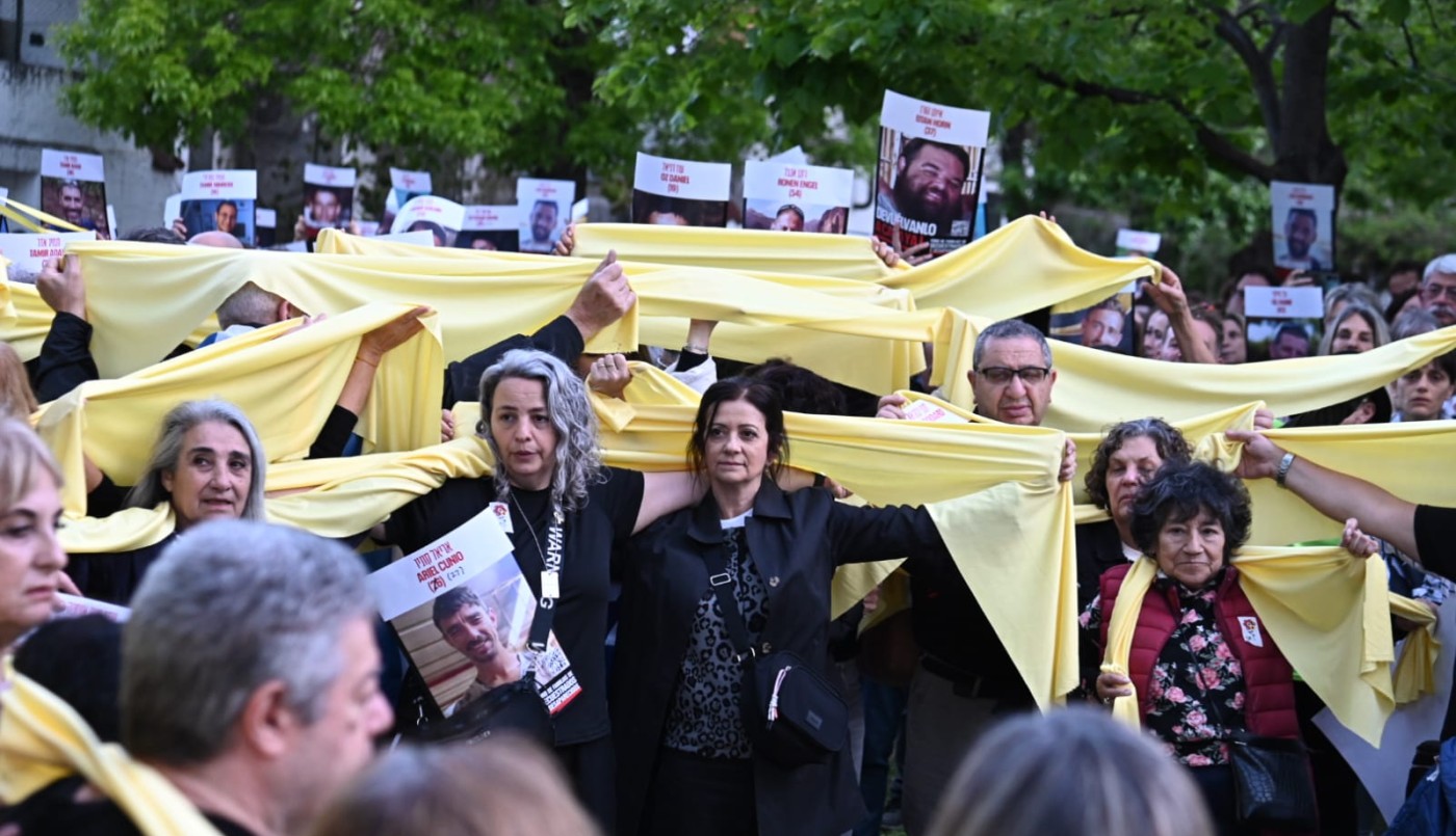 "Abrazo amarillo" en el Parque Centenario: masivo acto de familiares y amigos de secuestrados por Hamas | Actualidad