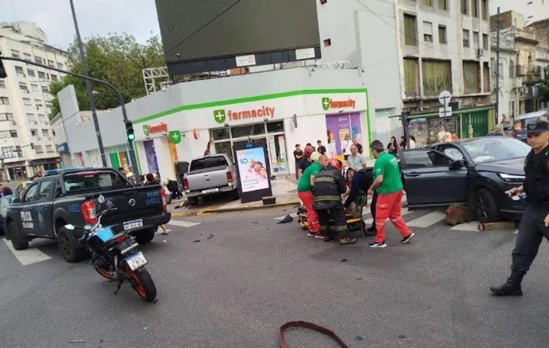 Tres heridos con politraumatismos por un choque en la zona de Parque Centenario | Actualidad