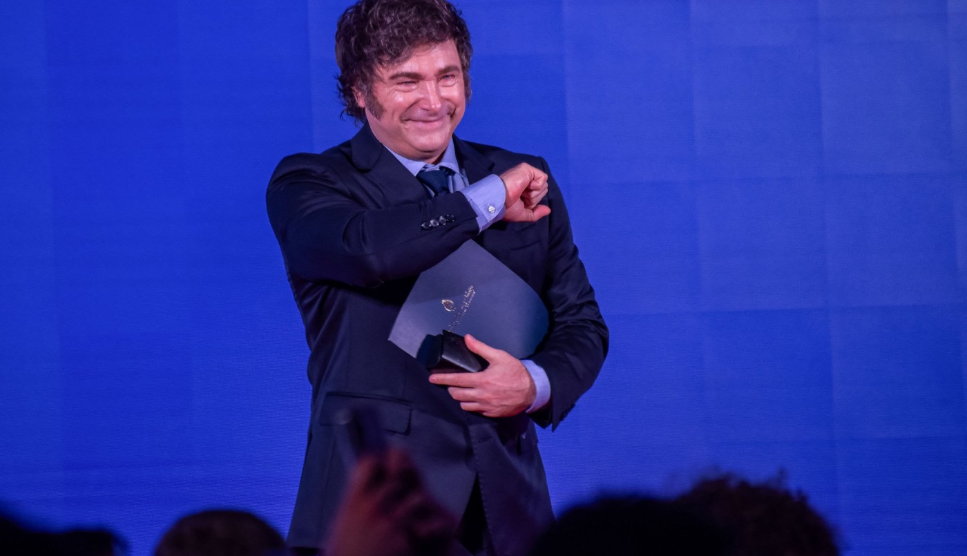 Milei defendió su plan económico y prometió una avalancha de dólares: "Nos vas a salir por las orejas" | Política