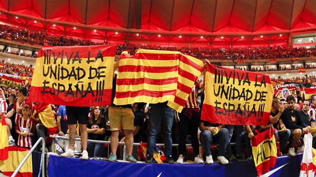 Banderas españolas para recibir al Barcelona en la cancha del Atlético Madrid | Deportes