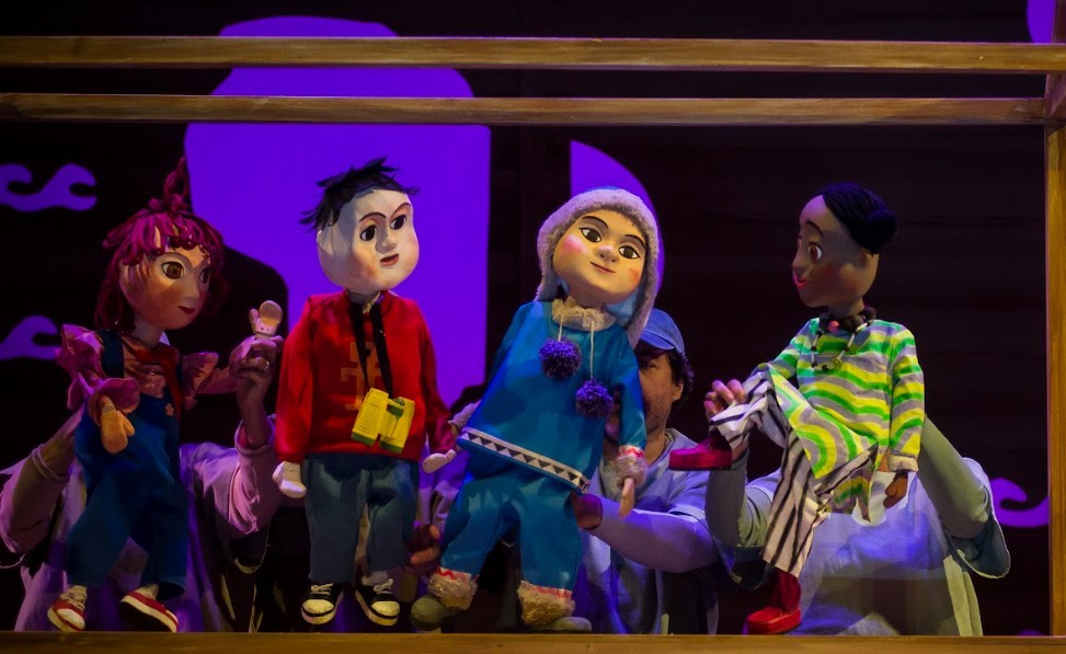 "Alejandra y los mundos", una aproximación titiritera al universo literario de María Granata | Espectáculos