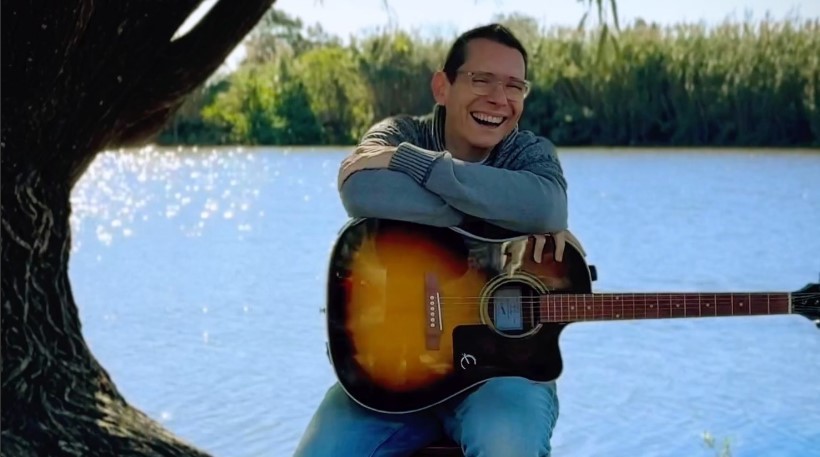 El cantautor Lesel lanza su álbum "Frecuencias" en una resonancia armónica con el cuerpo | Espectáculos