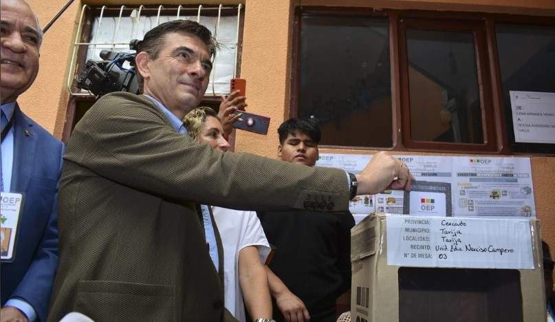 El Gobierno felicitó a Rodrigo Paz por su triunfo en las elecciones de Bolivia | Política