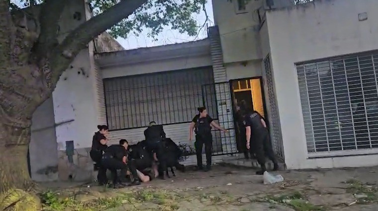 Violencia de género: detuvieron a un hombre que torturó a una mujer con una cadena para perros | Actualidad