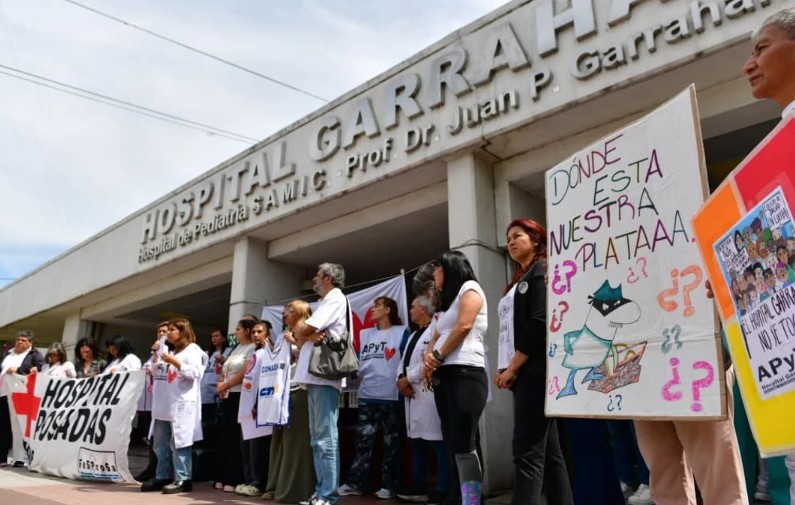 El Gobierno promulgó las leyes de financiamiento universitario y pediátrico, pero postergó su aplicación | Política