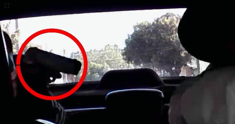 Violento asalto a un taxista en Rosario: lo amenazaron con un arma y todo quedó grabado por la cámara del auto | Actualidad