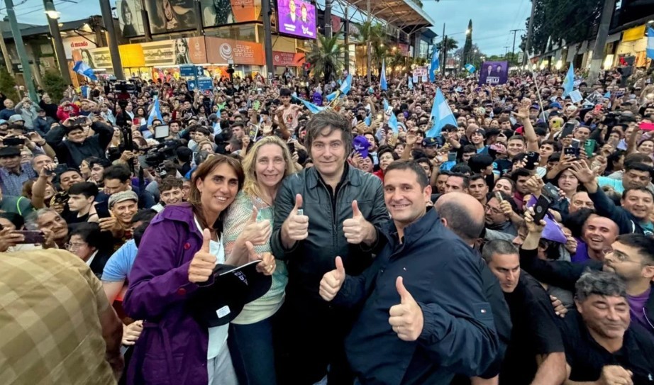 Milei lideró una caravana en Córdoba: "No volvamos a la esclavitud populista del kirchnerismo" | Política