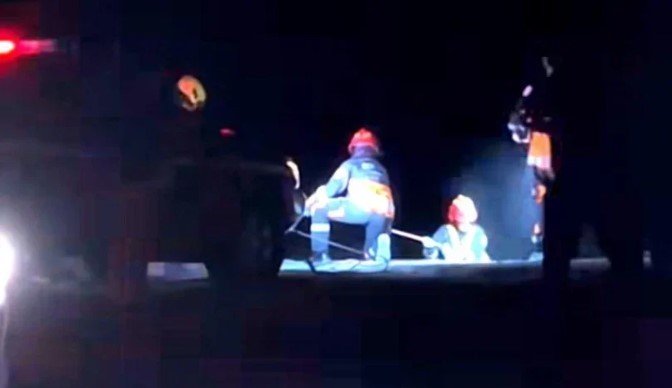 Hallaron un cuerpo maniatado y envuelto en una frazada mientras flotaba a metros de una playa en Chubut | Actualidad