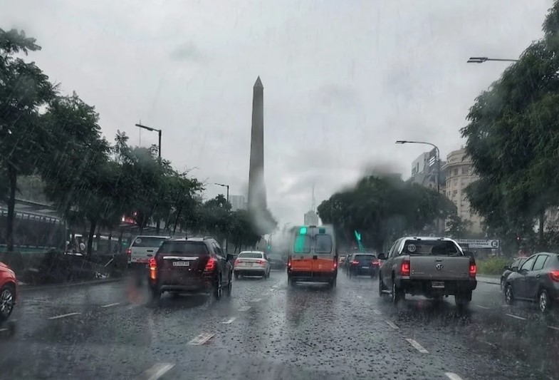 Calles anegadas, cortes de luz y alerta naranja por el temporal en el AMBA | Actualidad