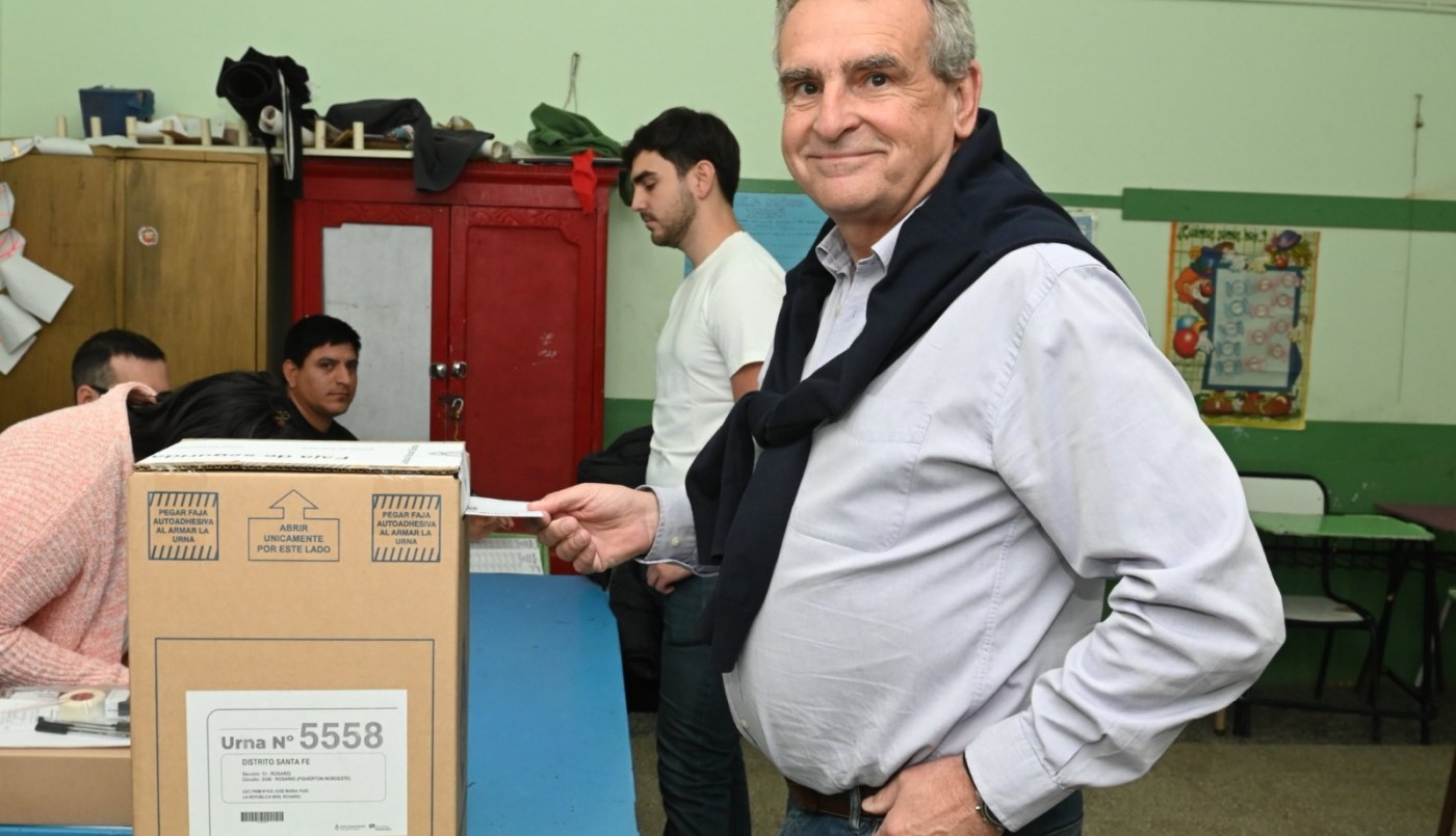 Agustín Rossi emitió su voto y destacó la importancia de la participación ciudadana | Política